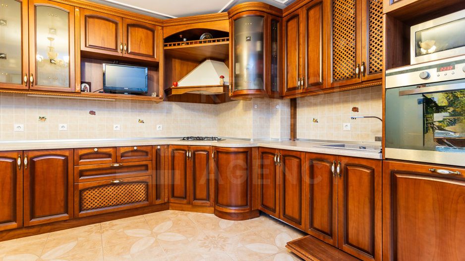 Vânzare, casă, 2 nivele, 6 camere, strada Luceafărul, Ciorescu - Poză 4