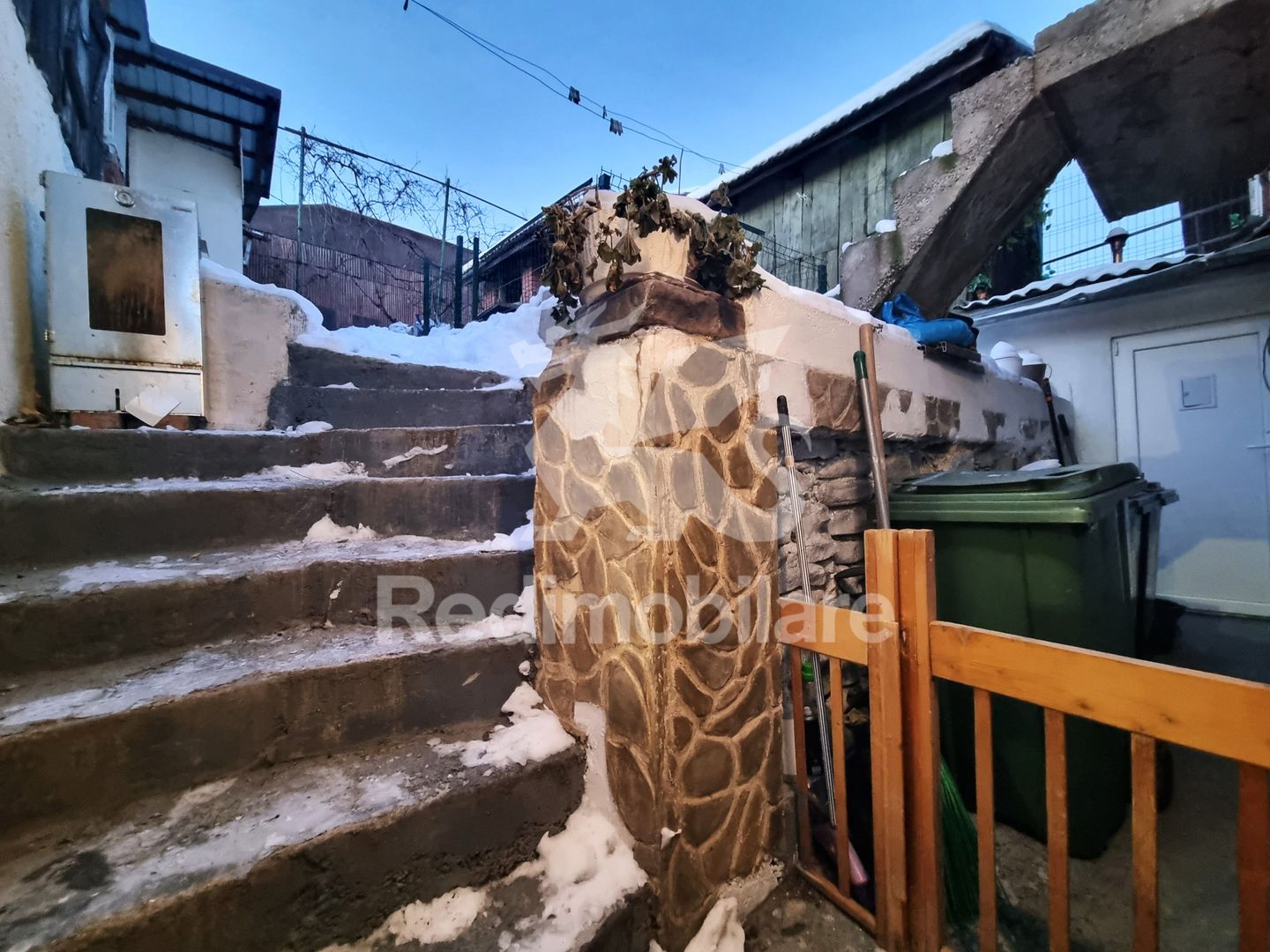 Casă funcțională, curte proprie, finisaje moderne - Poză 10