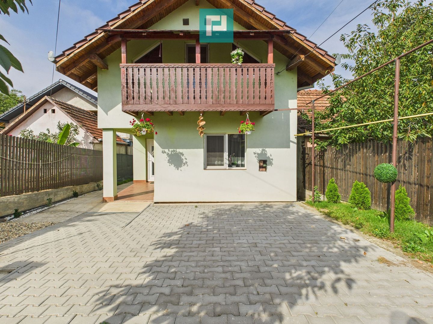 Casă cu 3 camere și teren generos, Pâncota - Poză 1