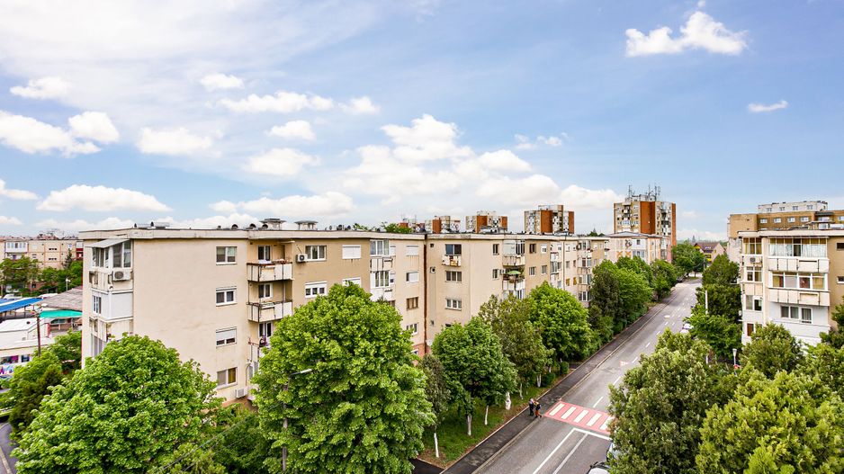 Apartament cu 3 camere zona Miorița etaj 4 - Poză 1