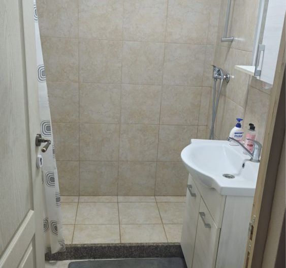 BRASADAS vinde garsoniera la PARTER in zona Burdea. - Poză 7