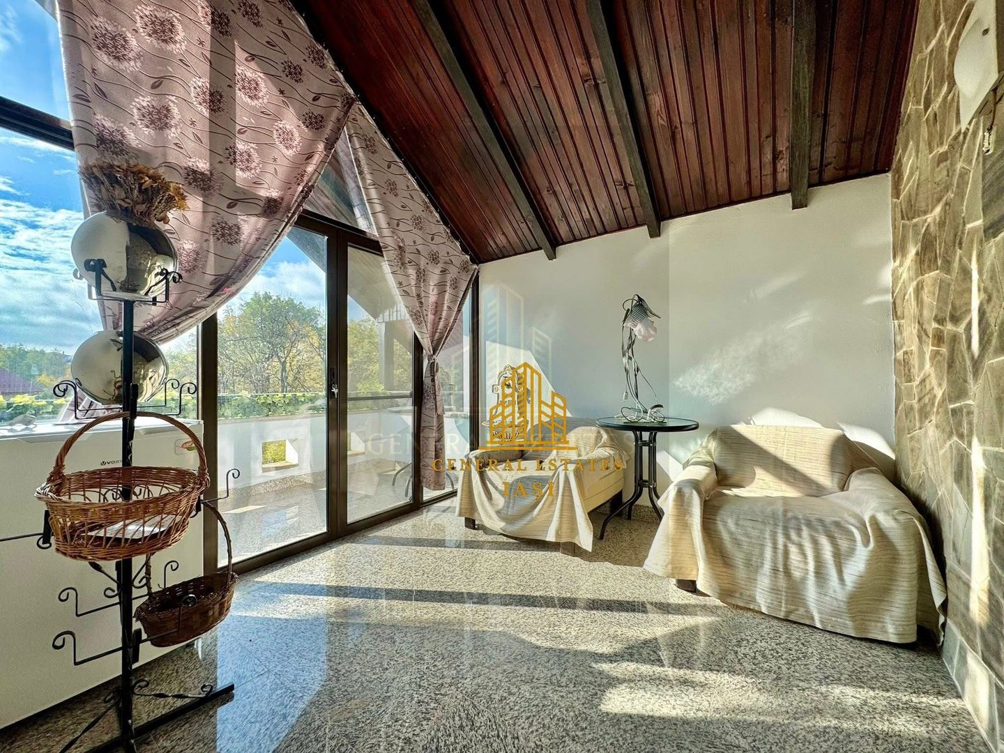 Vânzare Casă în Bucium cu Priveliște Panoramică - Poză 14