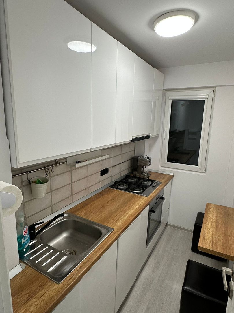 Apartament 2 camere de vanzare renovat si mobilat cu loc de parcare AD - Poză 3