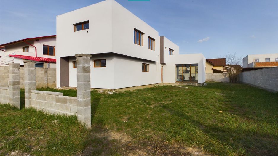 Vilă la gri în Via Carmina - Poză 11