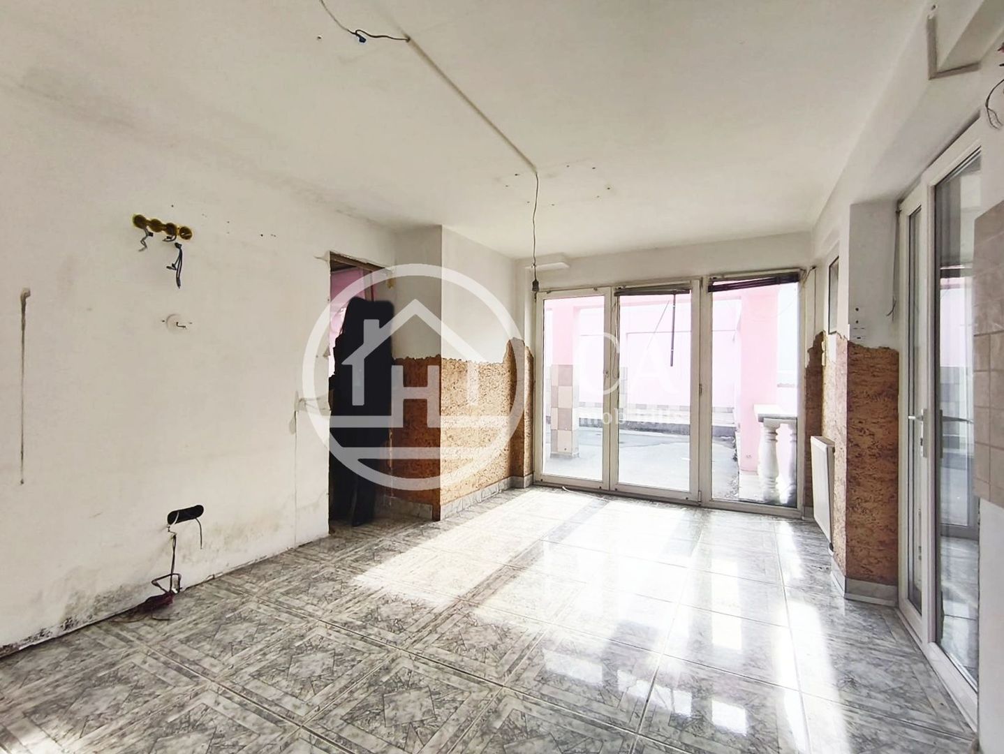 Casa de închiriat cu 6 camere în Rogerius, Oradea - Poză 2