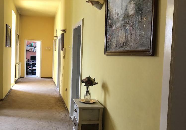 Vila generoasa,destinatii multiple - Poză 9