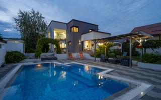 Vilă 342 mp cu piscină și 800 mp teren / 4 dormitoare / Pleașa - Poză 66
