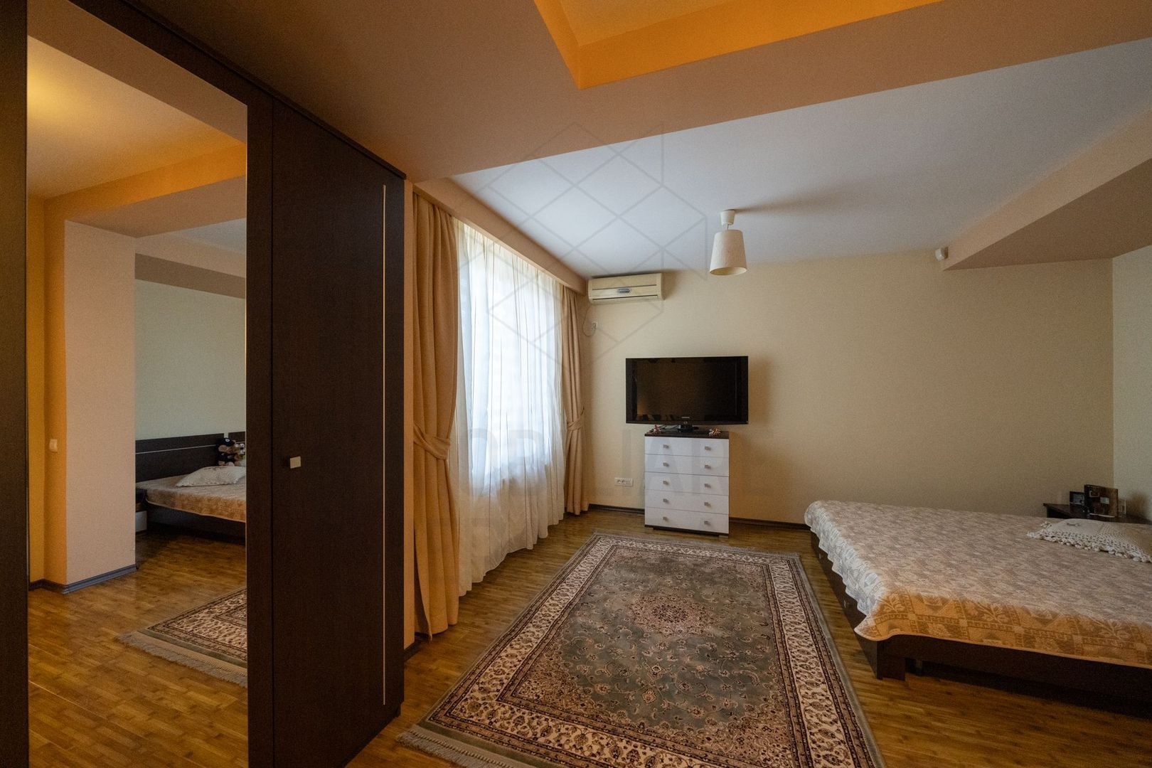 Casa spatioasa 515 mp langa metrou 1Mai - Poză 13