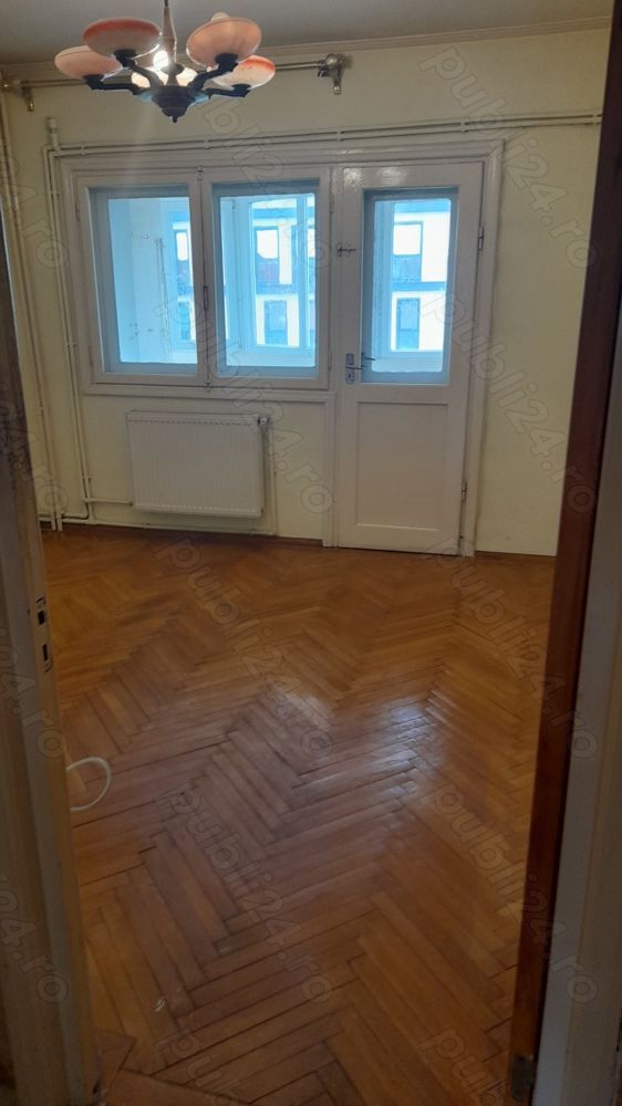 De vanzare ap 4 camere decomandat blv.Dacia - Poză 2