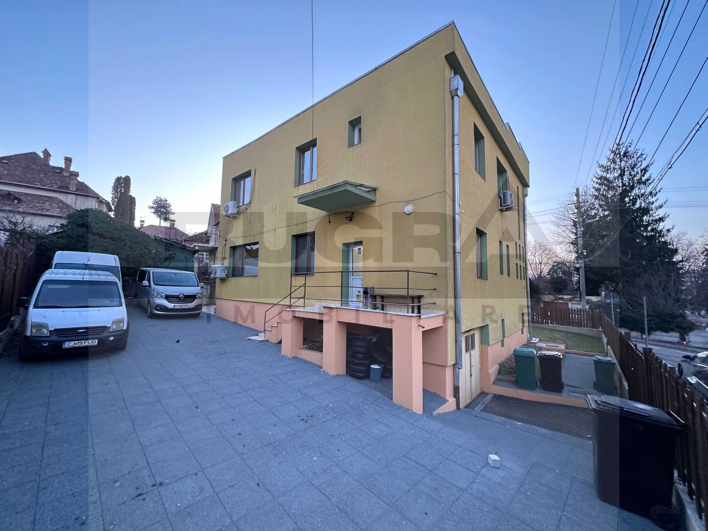 Casa individuala 210 mp, teren 400mp, 6 parcari, birou/comercial - Poză 2