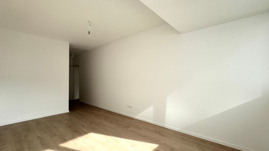 3 camere. Dormitor matrimonial cu baie en-suite. 83 mp Utili. - Poză 7