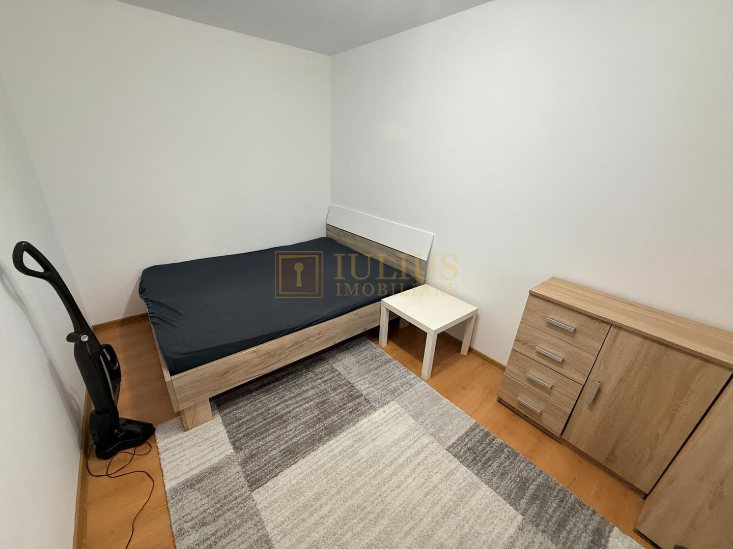 2 camere| vis a vis de Spitalul Judetean| centrala proprie| - Poză 1