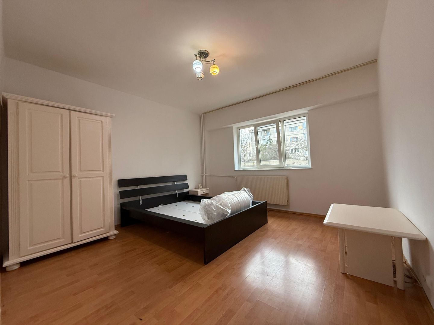Chirie, apartament, 1 camera, 30 mp, Traian Lalescu Oradea. 250 E/lună - Poză 1