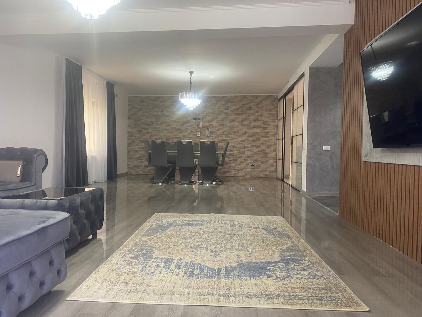 Gata de locuit! Vanzare casa cu 6 camere in Targoviste - Poză 1