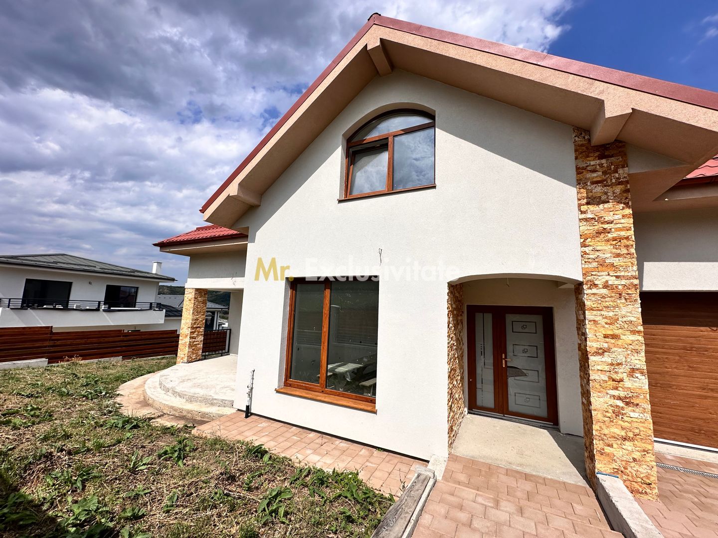 Casa individuala-4 dormitoare,225 mp utili,garaj-Chinteni - Poză 2