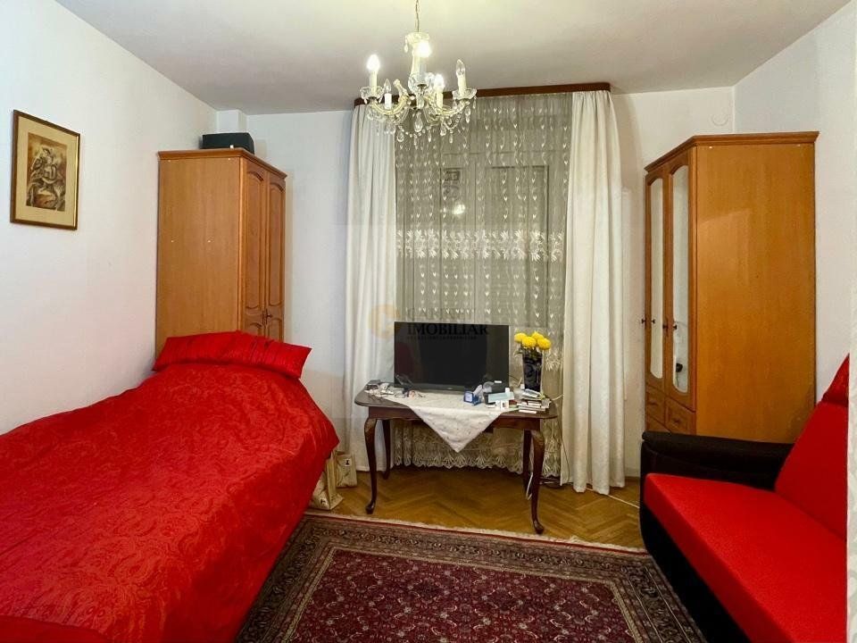 Vilă Spațioasă cu 7 Camere in Domenii – Locație Excelentă - Poză 3