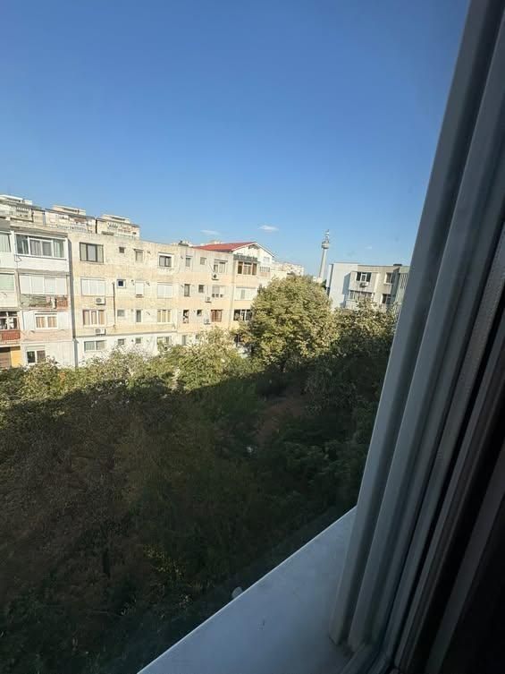 Inchiriez apartament in Micro 19, 2 camere semidecomandat - Poză 1