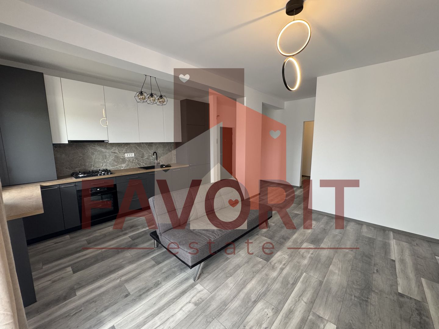 Mobilat si utilat. 2 locuri de parcare. Curte privata in CF - Poză 3