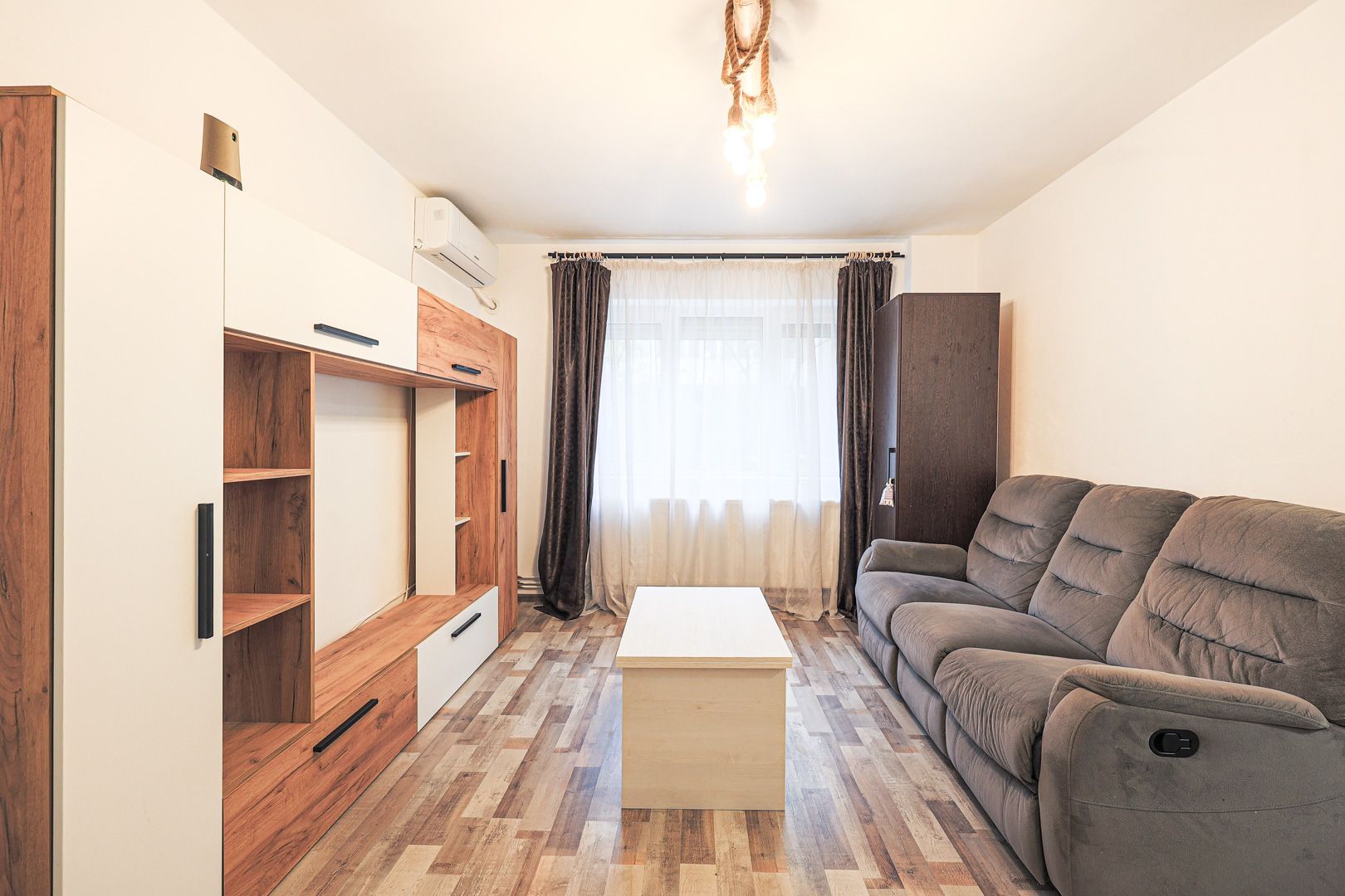 Apartament central, la parter, renovat și mobilat. - Poză 7