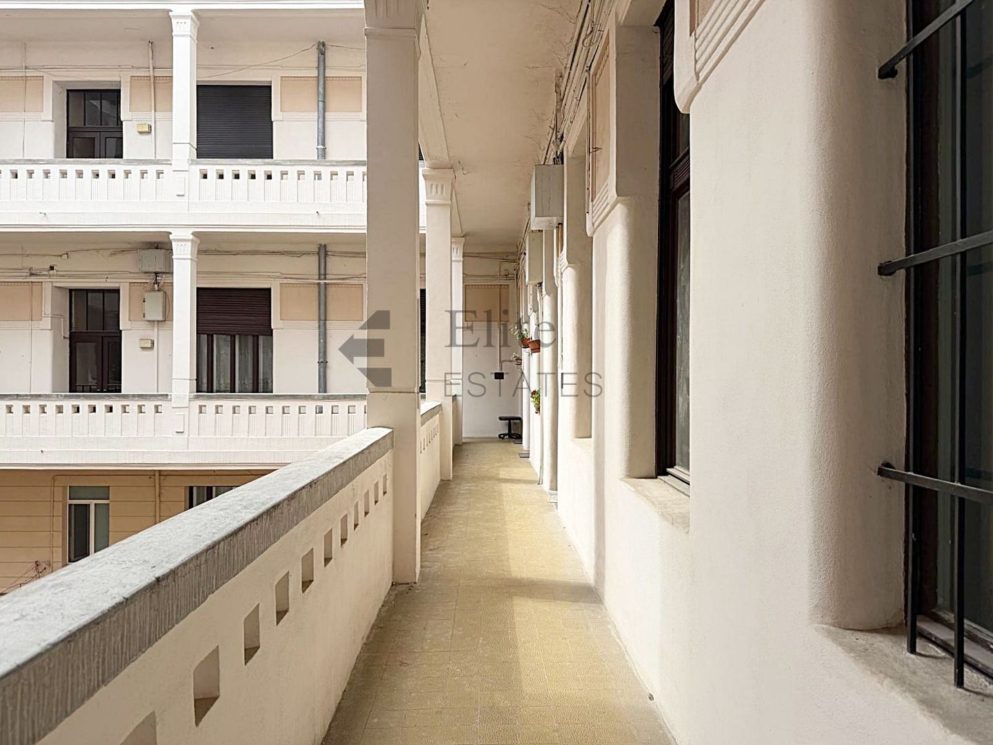 Apartament ultracentral cu 2 camere | Palatul Apollo Oradea - Poză 9