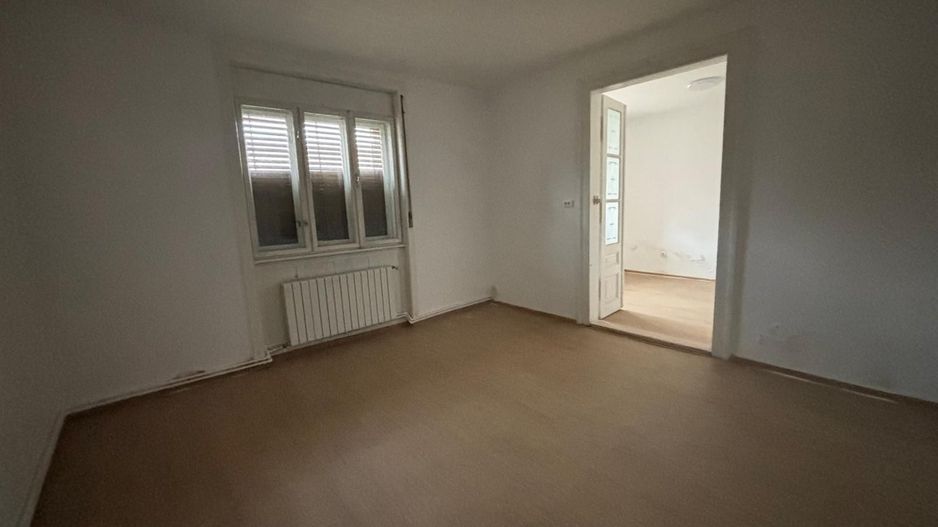 Casa pe parter cu acces auto - Poză 2