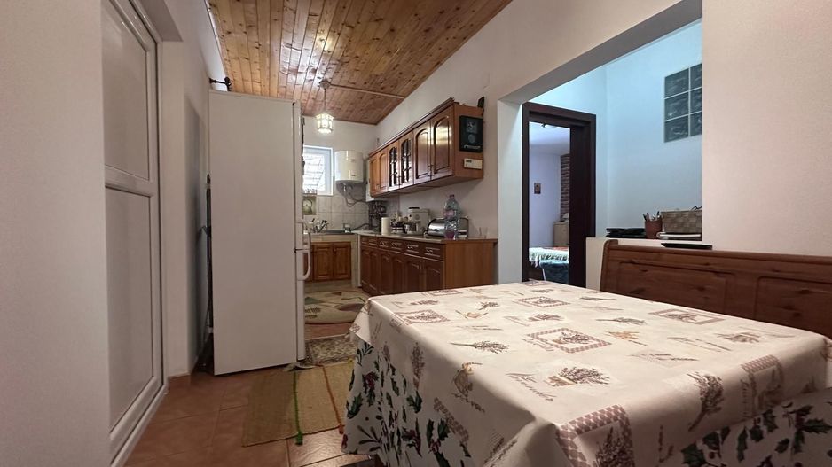 Casă de vânzare în Pucioasa! - Poză 4