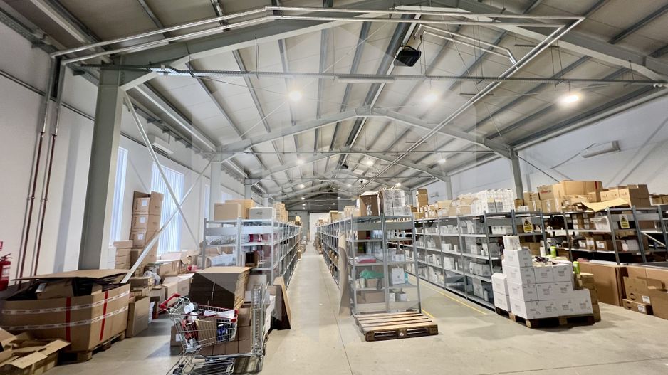 Hala de închiriat-Zona Calea Șurii Mici- 800 mp-3 porți acces+parcări - Poză 1