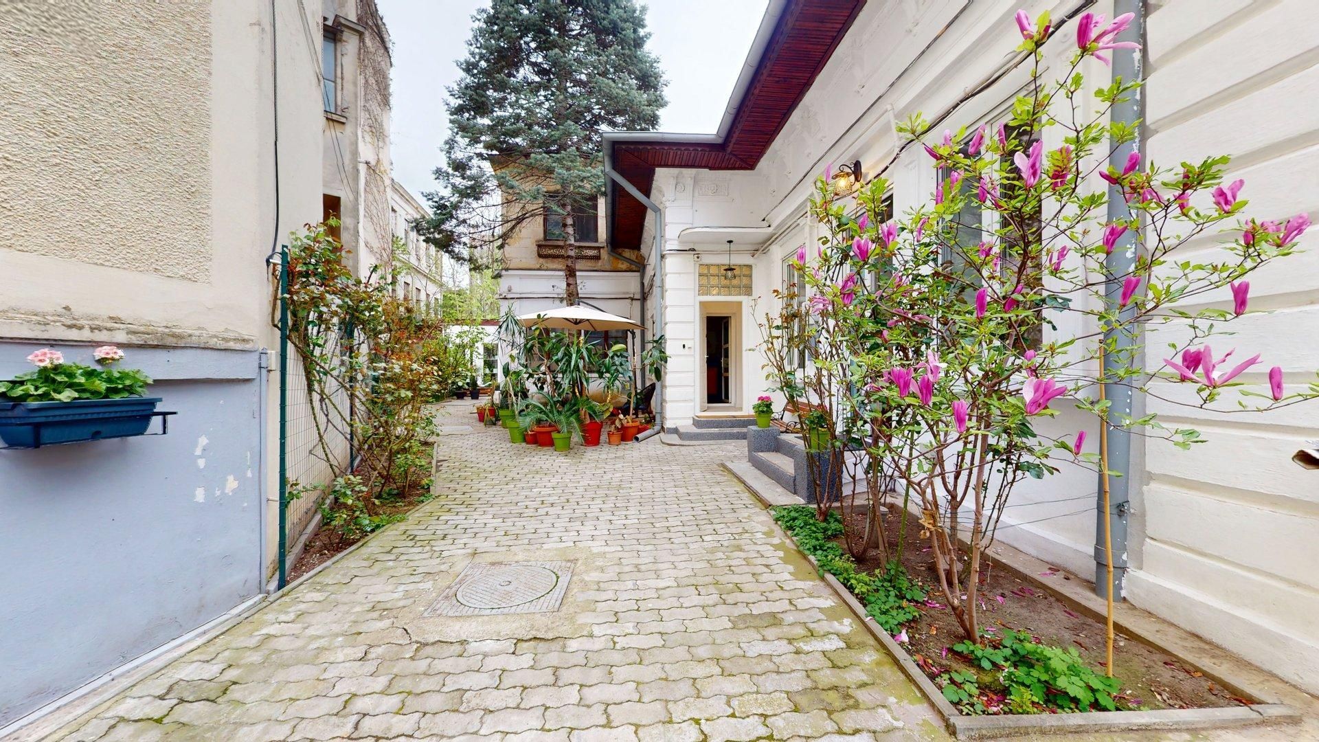 Casă cu șarm istoric lângă Cișmigiu – 6 camere, atrium natural, cramă - Poză 1