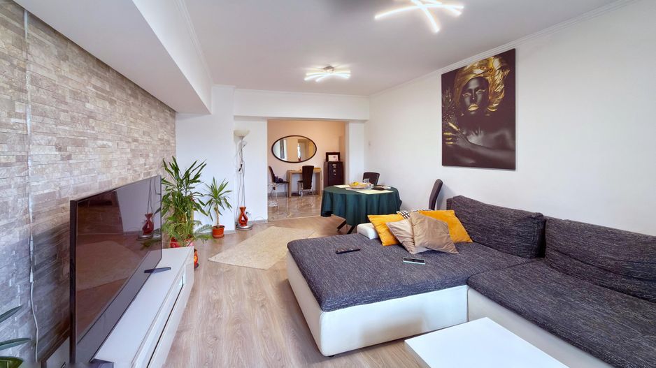 3 camere Alba Iulia et 3 vedere rond renovat complet lift Schindler - Poză 3