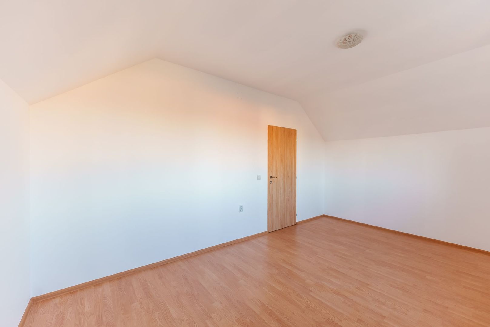 Casă nouă la cheie în Cruceni - Poză 6