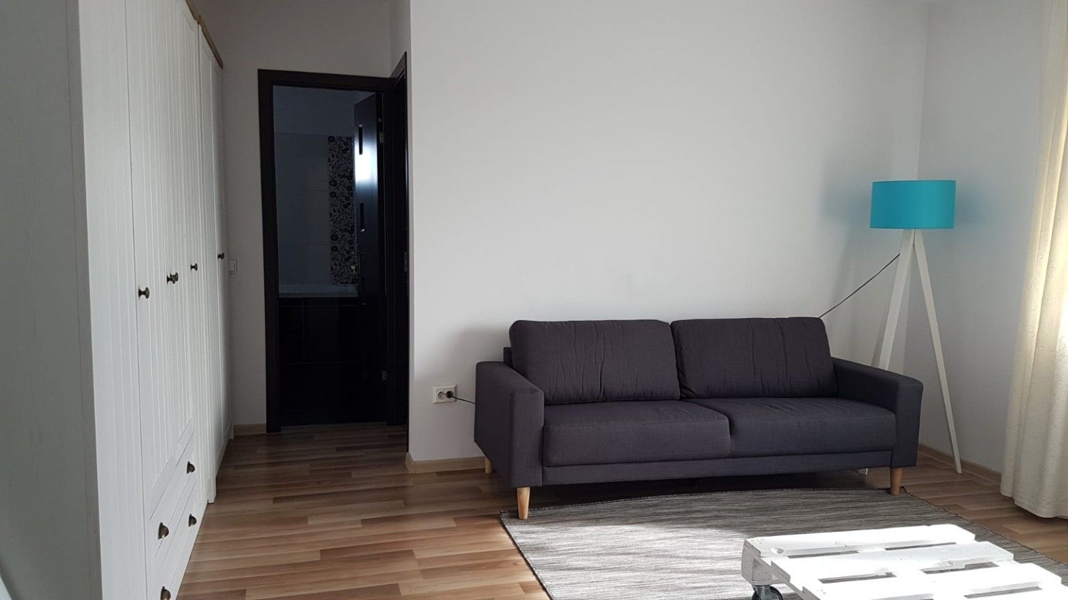 Apartament modern cu 3 camere de închiriat – la 5 minute de Iulius Mal - Poză 1