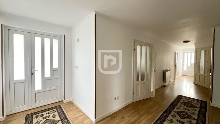 Casa de vacanta spatioasa de vanzare 6 dormitoare in Gura Humorului - Poză 13