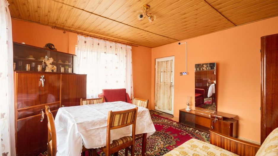 Casa individuala  Leresti la strada principala+ teren 831 mp, utilitati complete - Poză 2