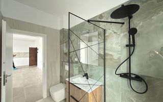 FINALIZAT. Etaj 1. Bloc la asfalt. Balcon mare. Loc de parcare. - Poză 6