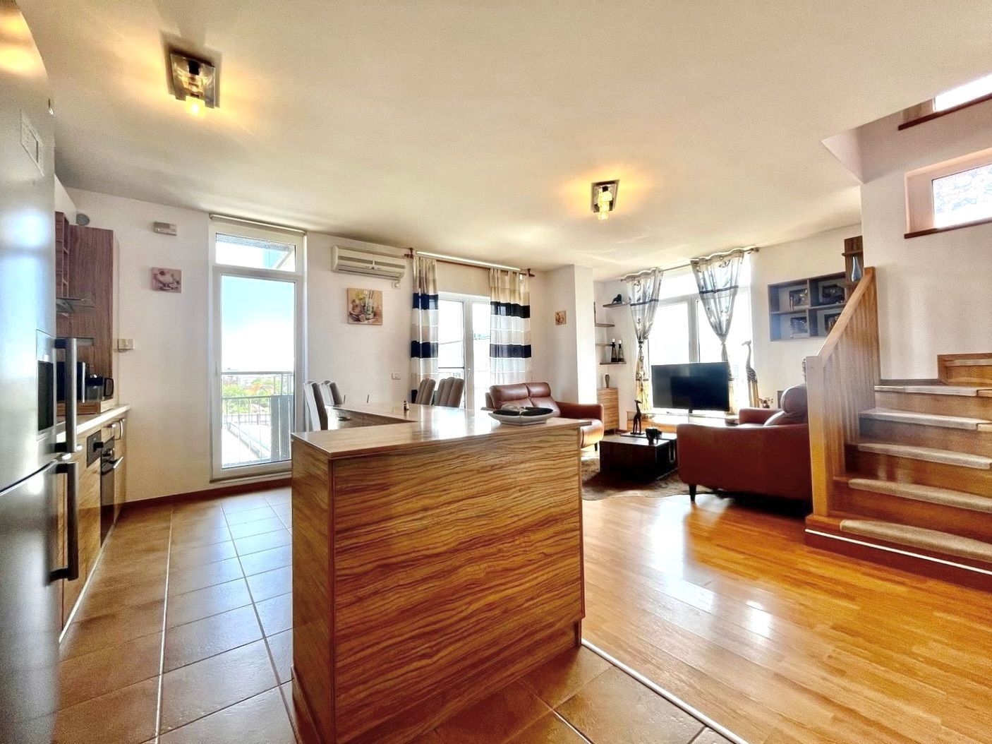 Apartament 3 camere, elegant, pe 2 niveluri,  cu garaj,  zona Aradului - Poză 6