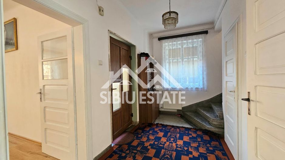 Casa Sibiu central 5 camere, 4 bai - Poză 13
