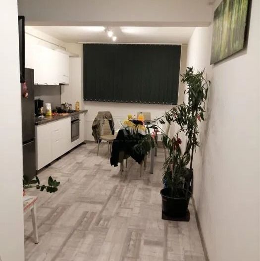 Apartament de vanzare cu 3 camere in Floresti - Poză 2