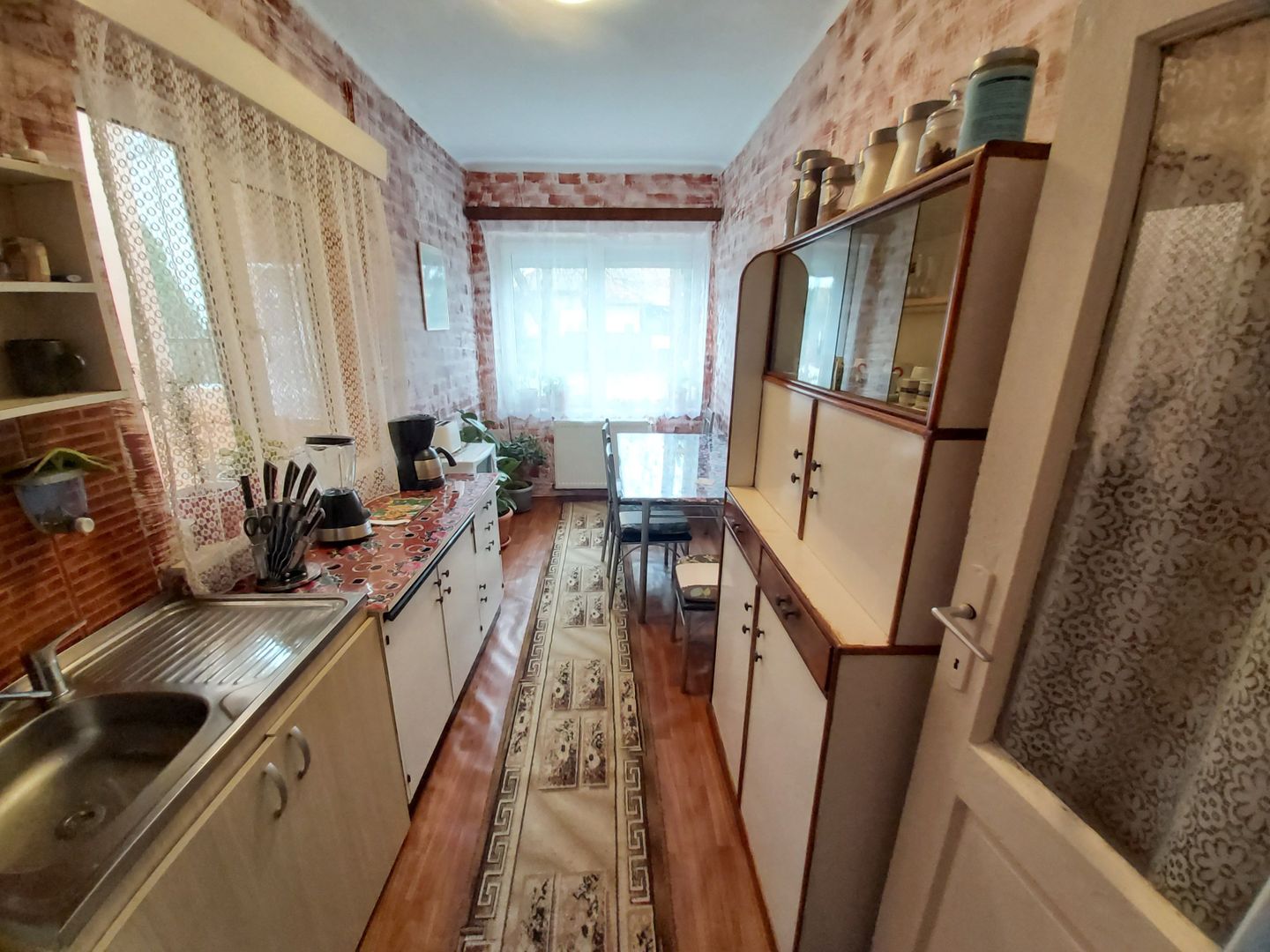 Casa de vanzare cu teren generos - Poză 8