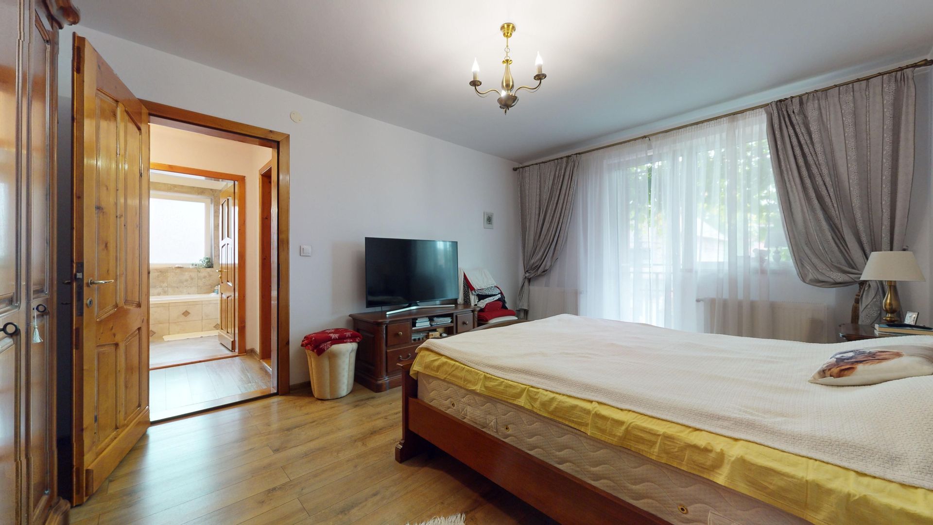 Casa cu 4 camere,237mp,zona strada Lunga - Poză 5