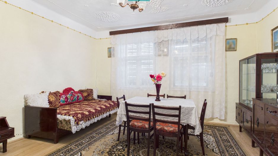 Proprietate cu 3 case din văiugă și teren în Nadab - Poză 4