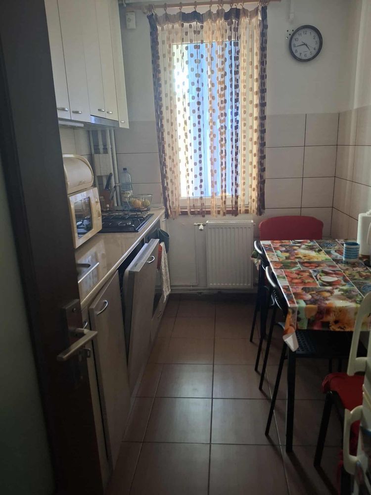 Închiriez Apartament cu 3 camere, centrala proprie, prima închiriere, lângă Obor - Poză 1