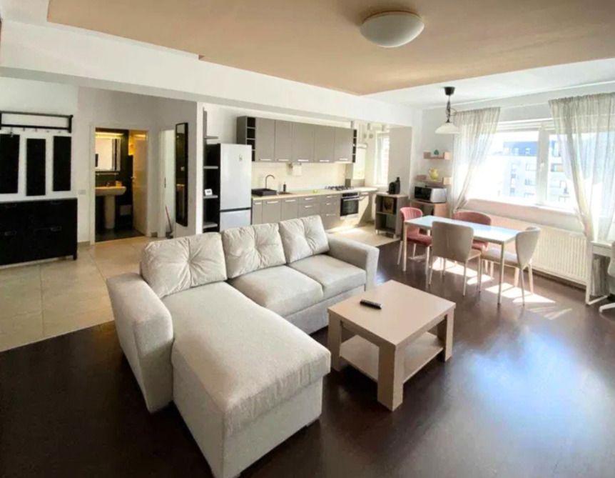 Un apartament care bifează exact ce contează spațiu lumină liniște și parcare - Poză 1