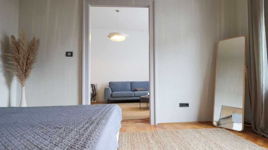 Apartament unic în Arad – Ultracentral, liniște, priveliște superbă - Poză 4
