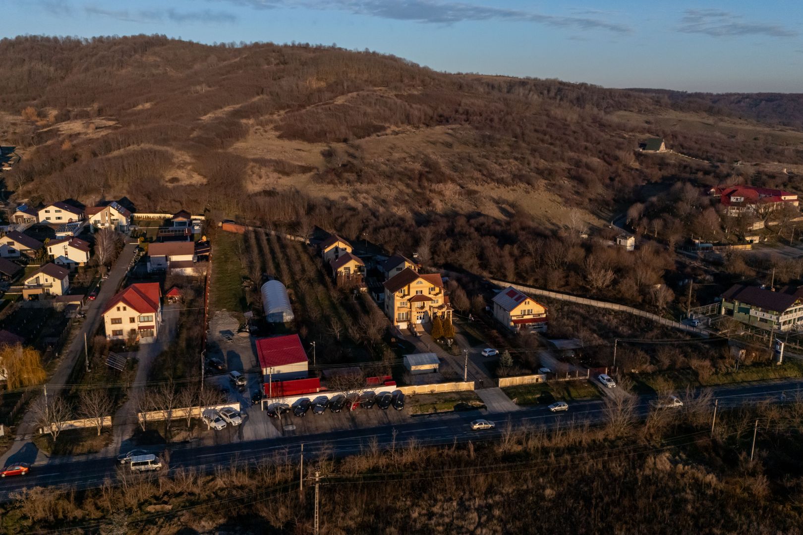 Vila superba | Teren 2300mp | Dealul cu tei | Aninoasa | Doicesti - Poză 9