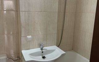 Apartament 3 camere de inchiriat | nemobilat, neutilat | langaDoboz - Poză 8