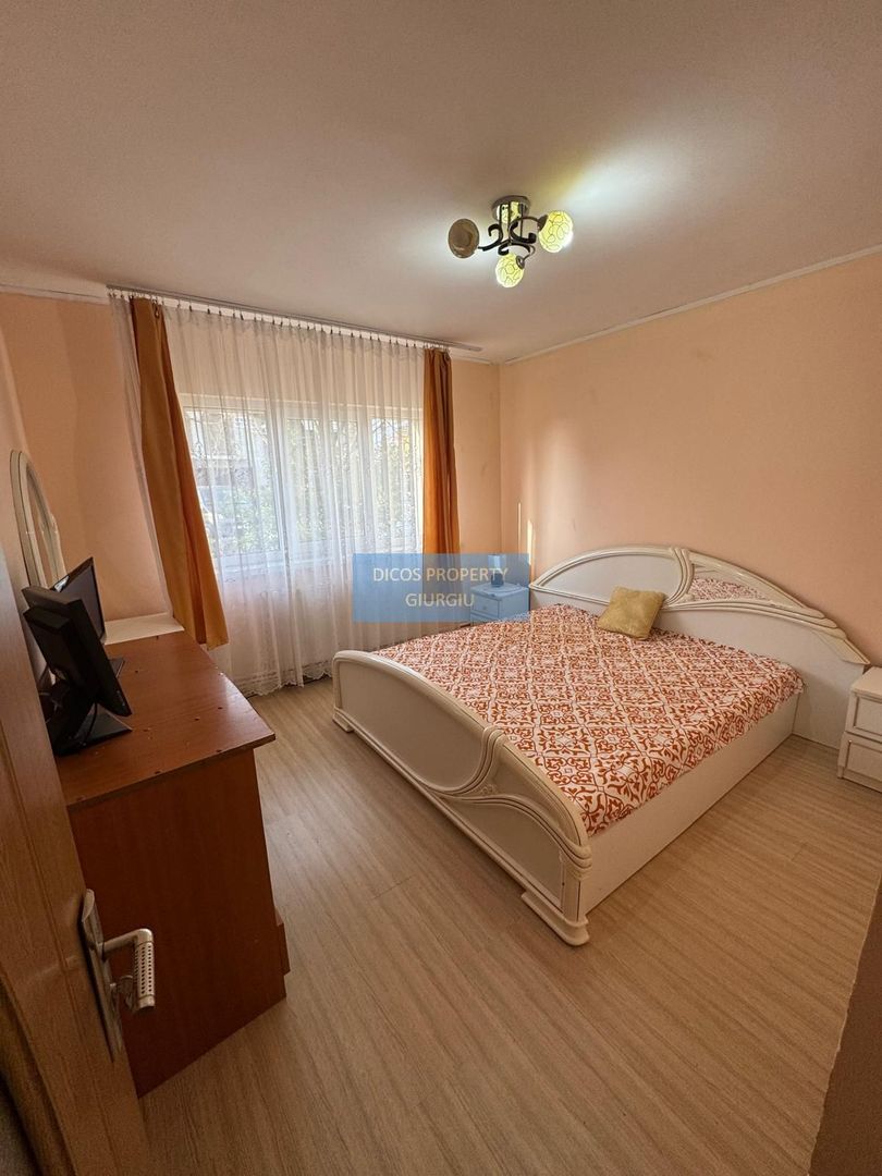 De Vânzare - Apartament 3 Camere, Strada Decebal - Poză 1