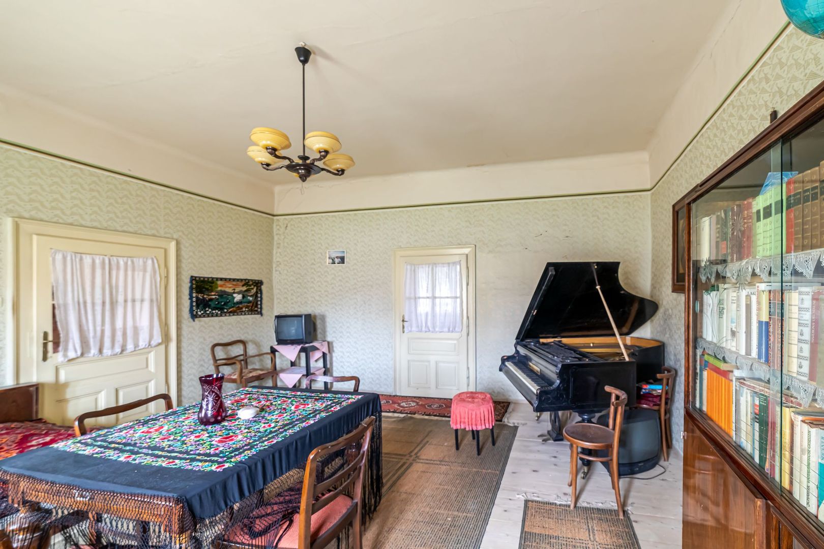 Casă în zona centrală Pâncota - Poză 3