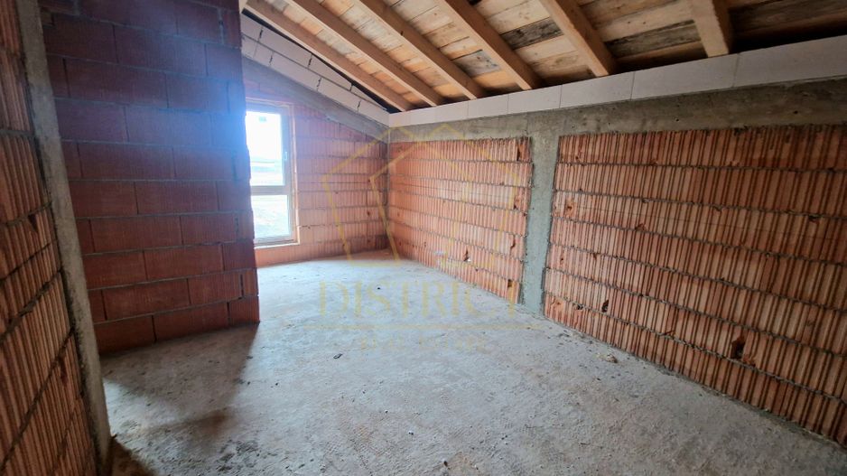 Duplex la rosu cu 3 camere | Mosnita Veche | Padurea Bistrei - Poză 1