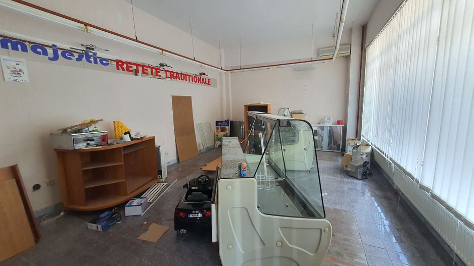 DE ÎNCHIRIAT - Spațiu comercial 145 mp, zona CARTIER; - Poză 3