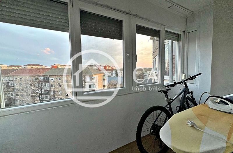 Apartament de vânzare cu 3 camere în zona Rogerius, Oradea - Poză 10